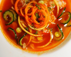 カルローズのベジヌードルスープサラダの画像