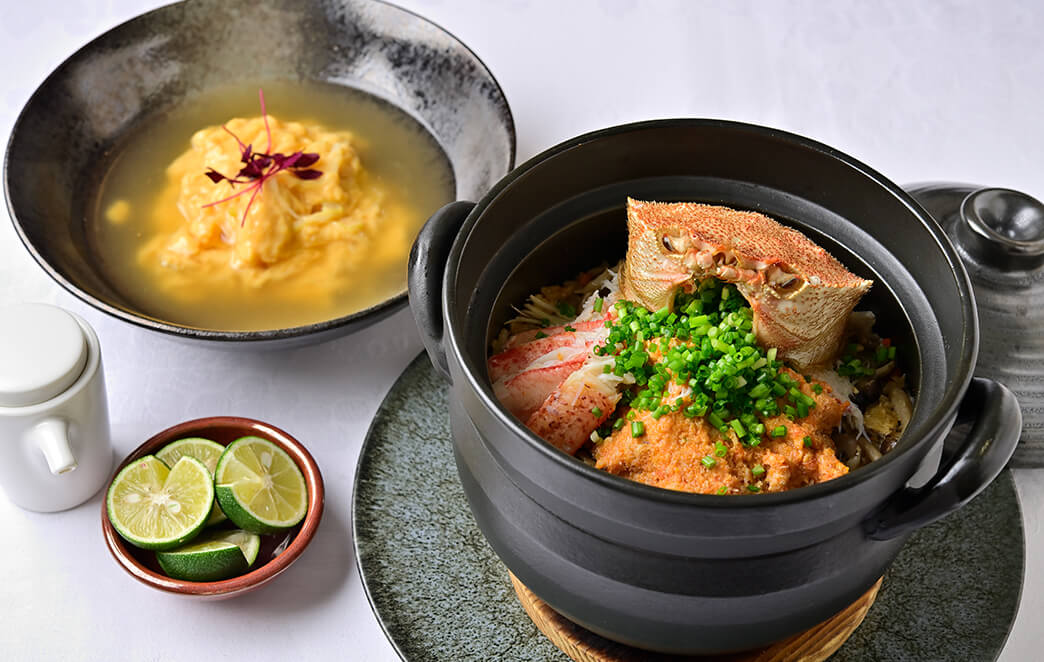 二種カニの炊き込みカルローズ とろとろ玉子餡掛け天津飯仕立て