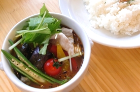 豚しゃぶと夏野菜のピリ辛トマトスープカレー