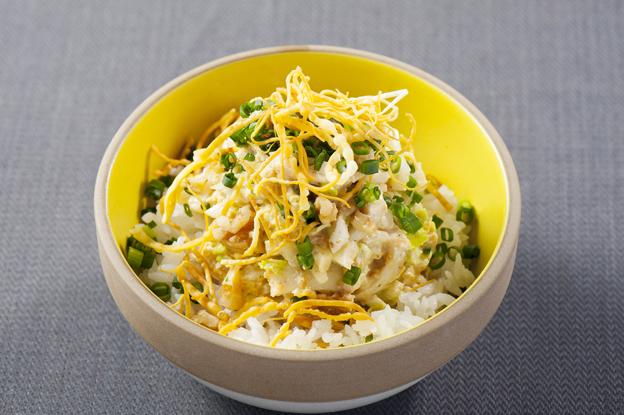 シノワーズチキンのサラダボウル　クルミの香りの画像