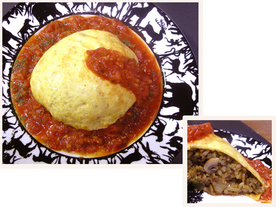 まぜカレーのオムライス仕立てトマトソース添えの画像