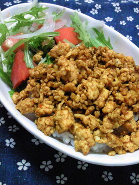 カルローズdeスパイシーそぼろ丼の画像
