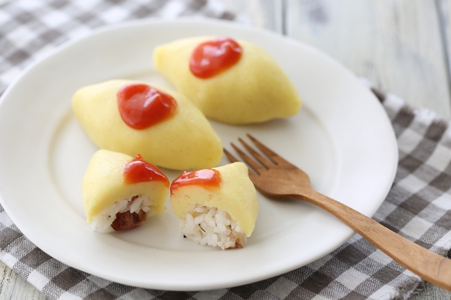 カルローズを使った【カレーポテトのミニおにぎり】の画像