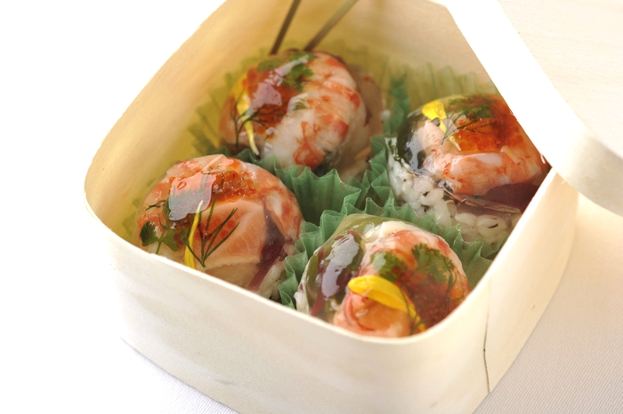 紫蘇の⾹る⿂介のゼリー カルローズ⽶の⼿毬Sushiの画像