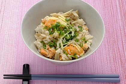 鮭の中骨とマイタケの炊き込みご飯