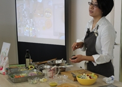 「カルローズ」で作る“カル・ボウル”　ヤミーさんのオリジナルメニューの特別試食会を実施